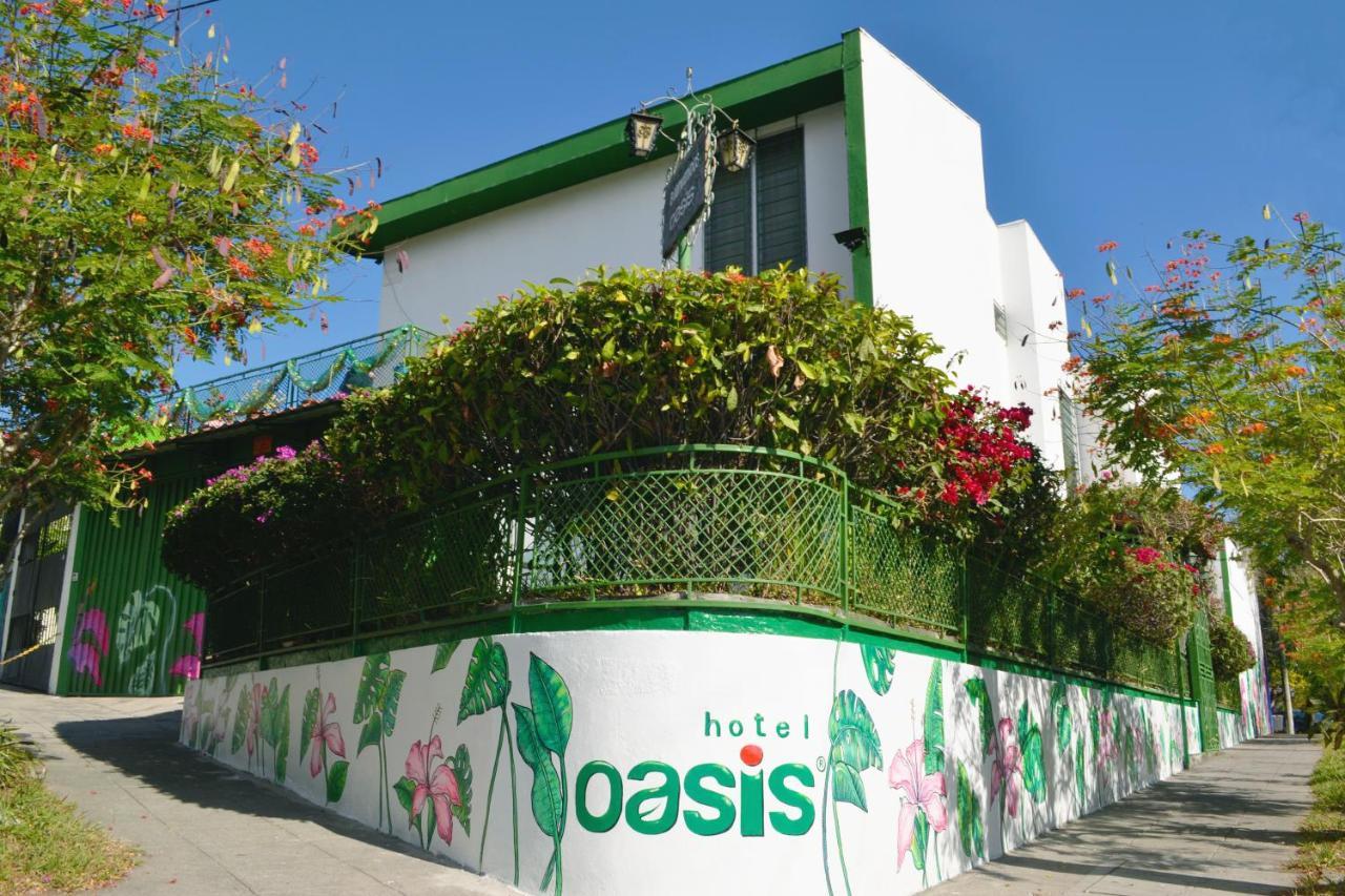 Hotel Oasis Сан-Сальвадор Экстерьер фото