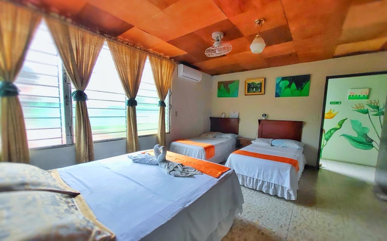 Hotel Oasis Сан-Сальвадор Экстерьер фото