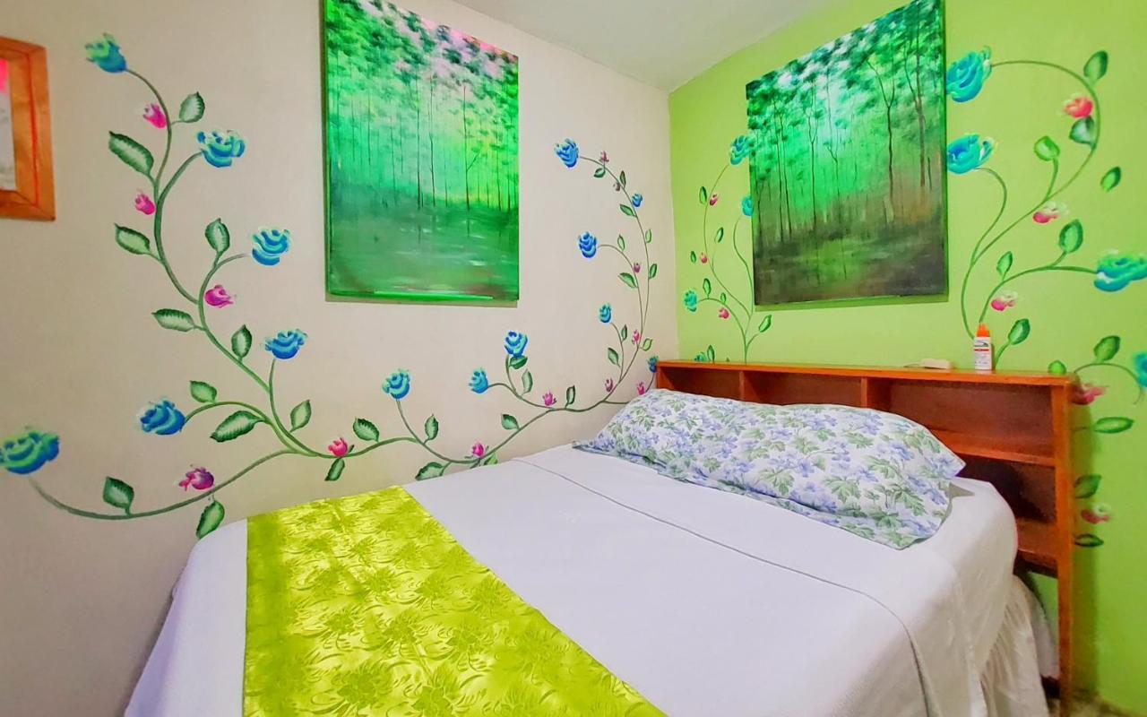 Hotel Oasis Сан-Сальвадор Экстерьер фото
