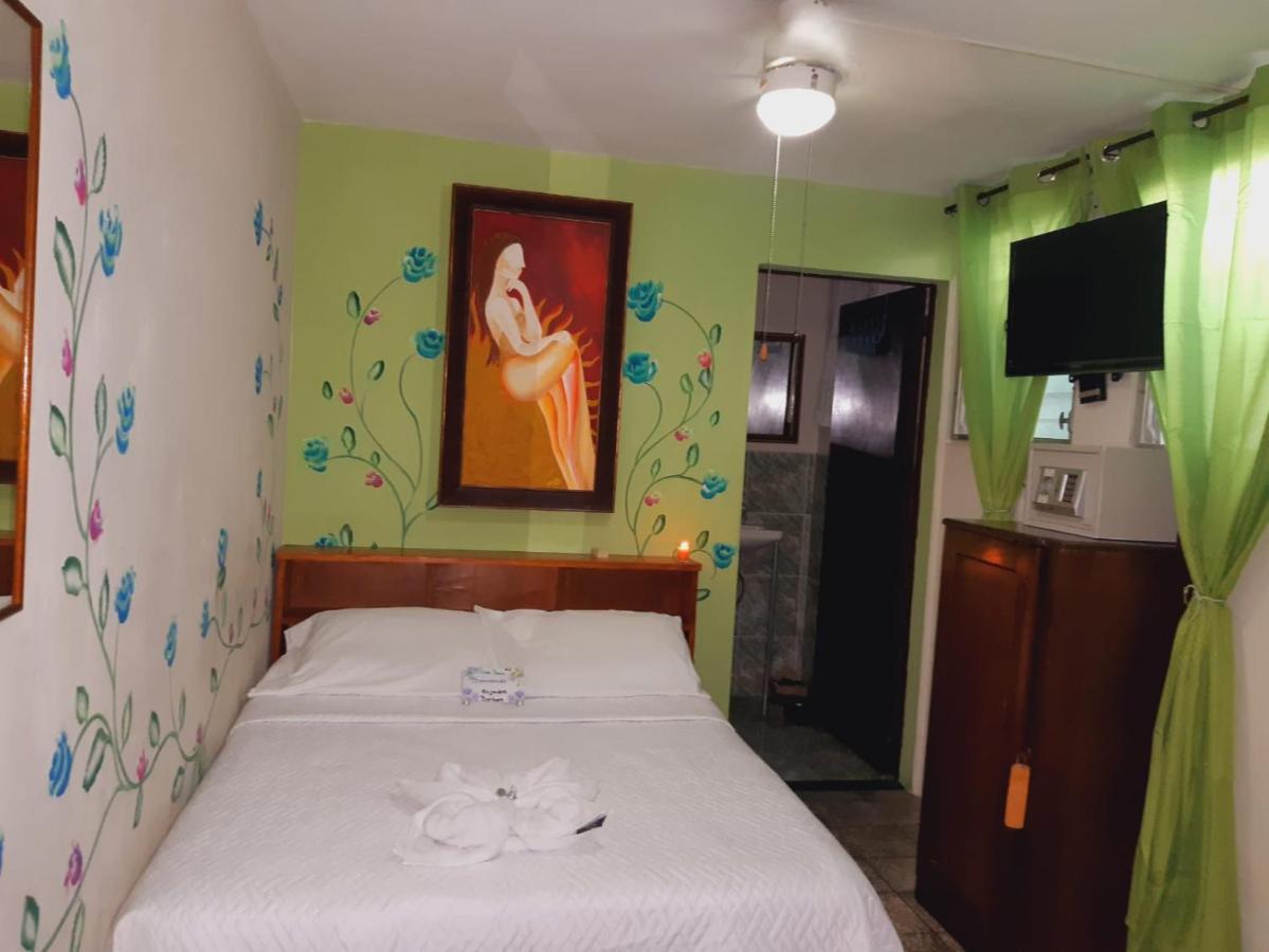 Hotel Oasis Сан-Сальвадор Экстерьер фото