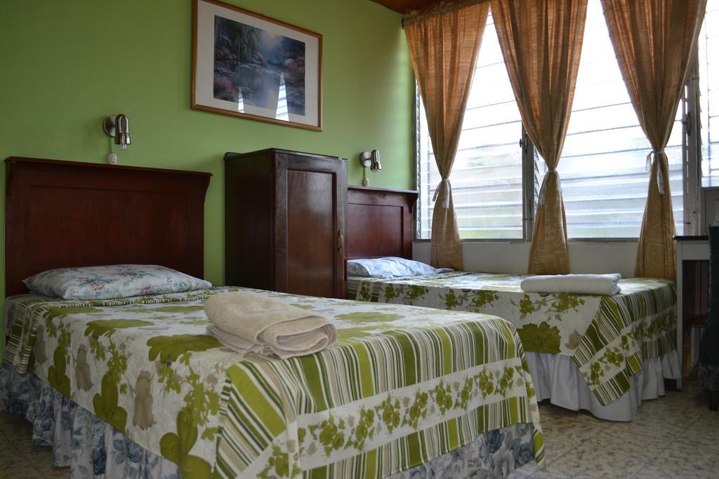 Hotel Oasis Сан-Сальвадор Номер фото