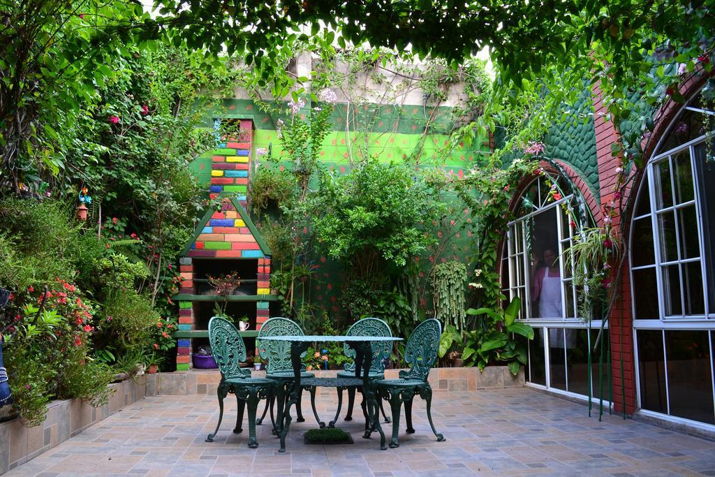 Hotel Oasis Сан-Сальвадор Экстерьер фото