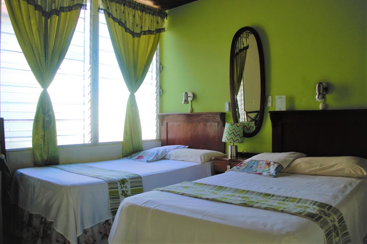 Hotel Oasis Сан-Сальвадор Экстерьер фото