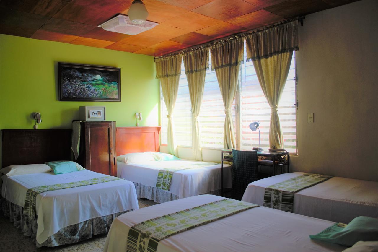 Hotel Oasis Сан-Сальвадор Экстерьер фото