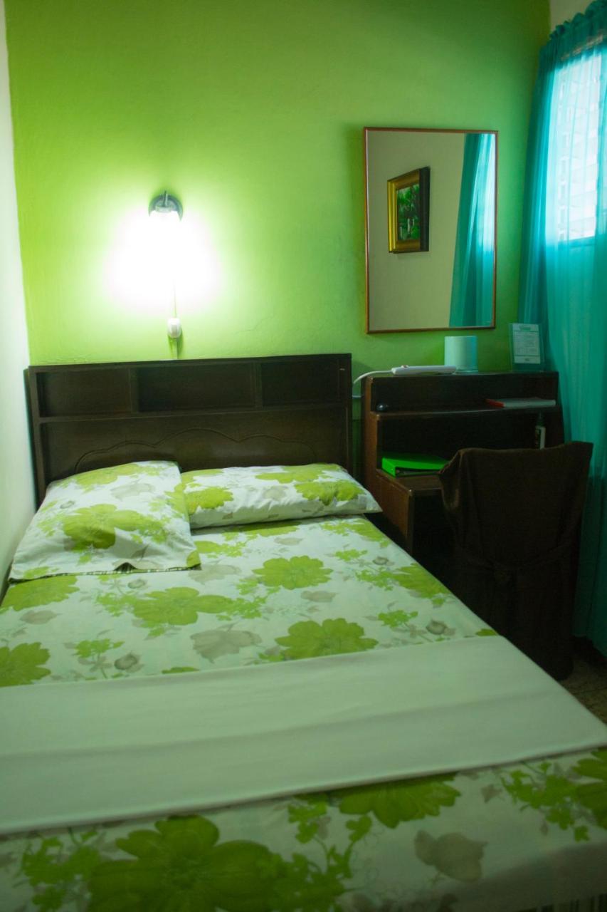 Hotel Oasis Сан-Сальвадор Экстерьер фото